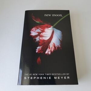 New Moon by Stephanie Meyer | The Twilight Saga: Book 2 (First Edition 2008)